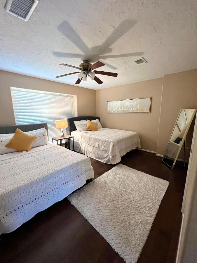 Centrally Located Houston Retreat! Sleeps 8, 10 Min To Downtown, Free Parking エクステリア 写真