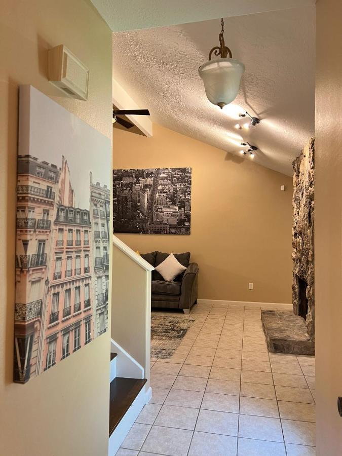 Centrally Located Houston Retreat! Sleeps 8, 10 Min To Downtown, Free Parking エクステリア 写真