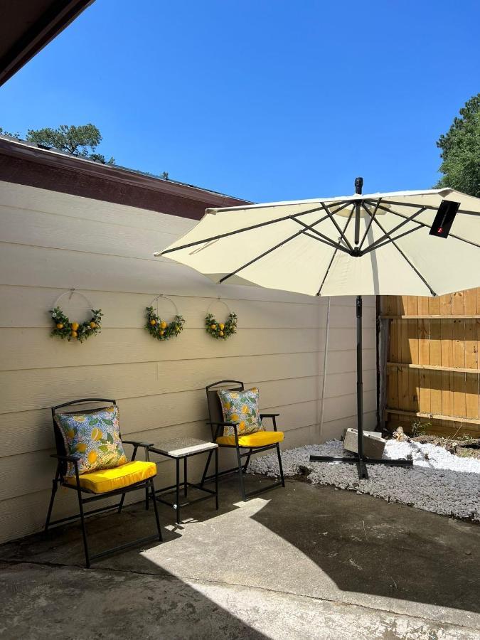 Centrally Located Houston Retreat! Sleeps 8, 10 Min To Downtown, Free Parking エクステリア 写真