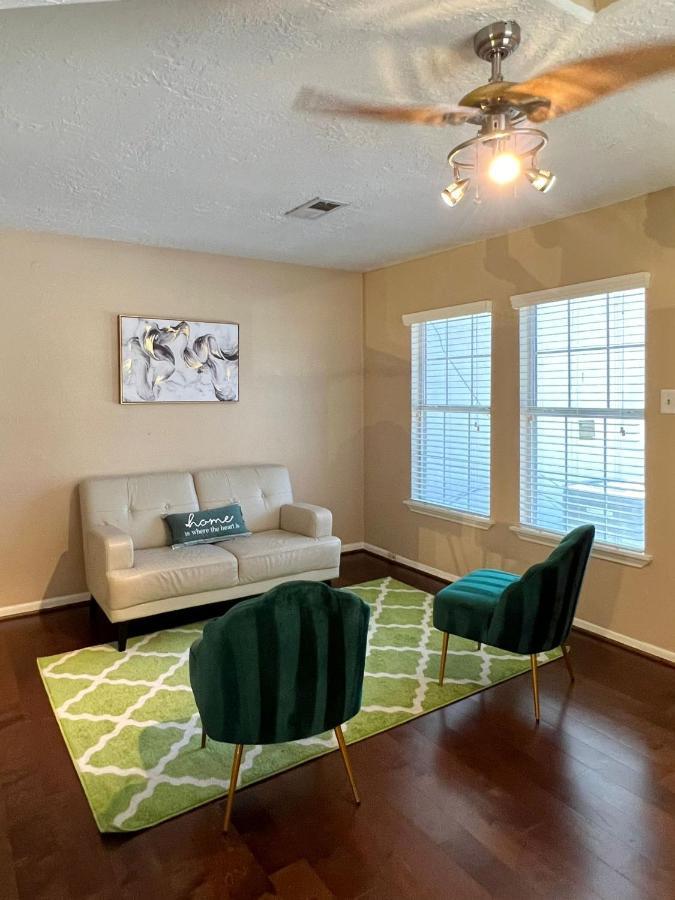 Centrally Located Houston Retreat! Sleeps 8, 10 Min To Downtown, Free Parking エクステリア 写真