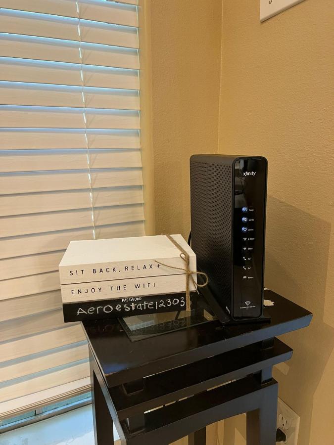 Centrally Located Houston Retreat! Sleeps 8, 10 Min To Downtown, Free Parking エクステリア 写真