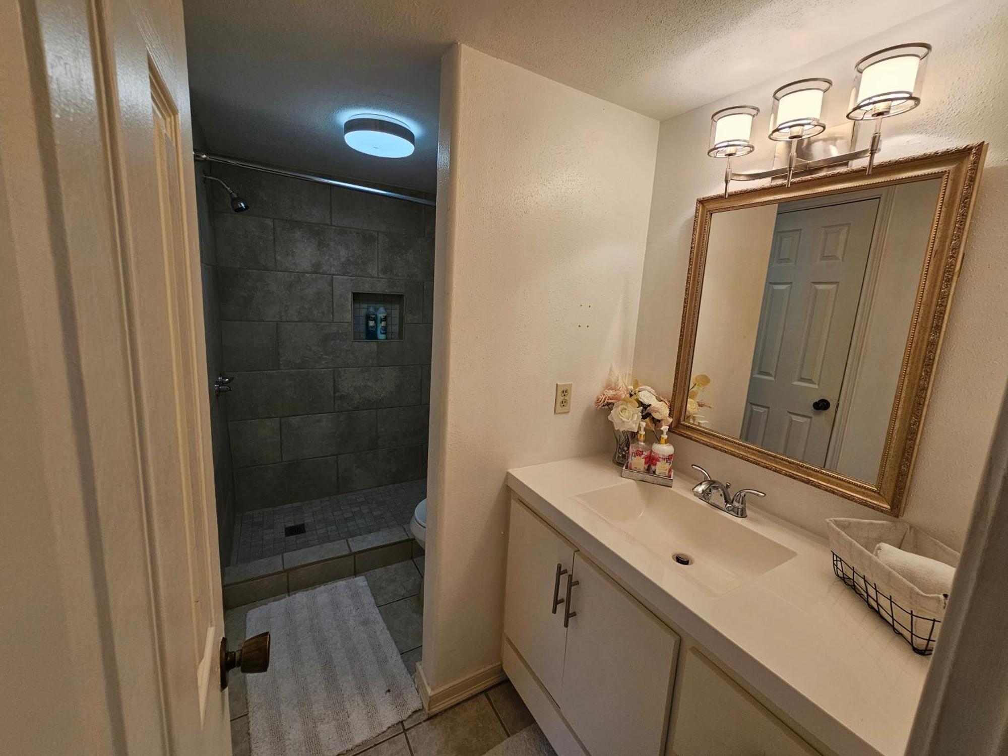Centrally Located Houston Retreat! Sleeps 8, 10 Min To Downtown, Free Parking エクステリア 写真
