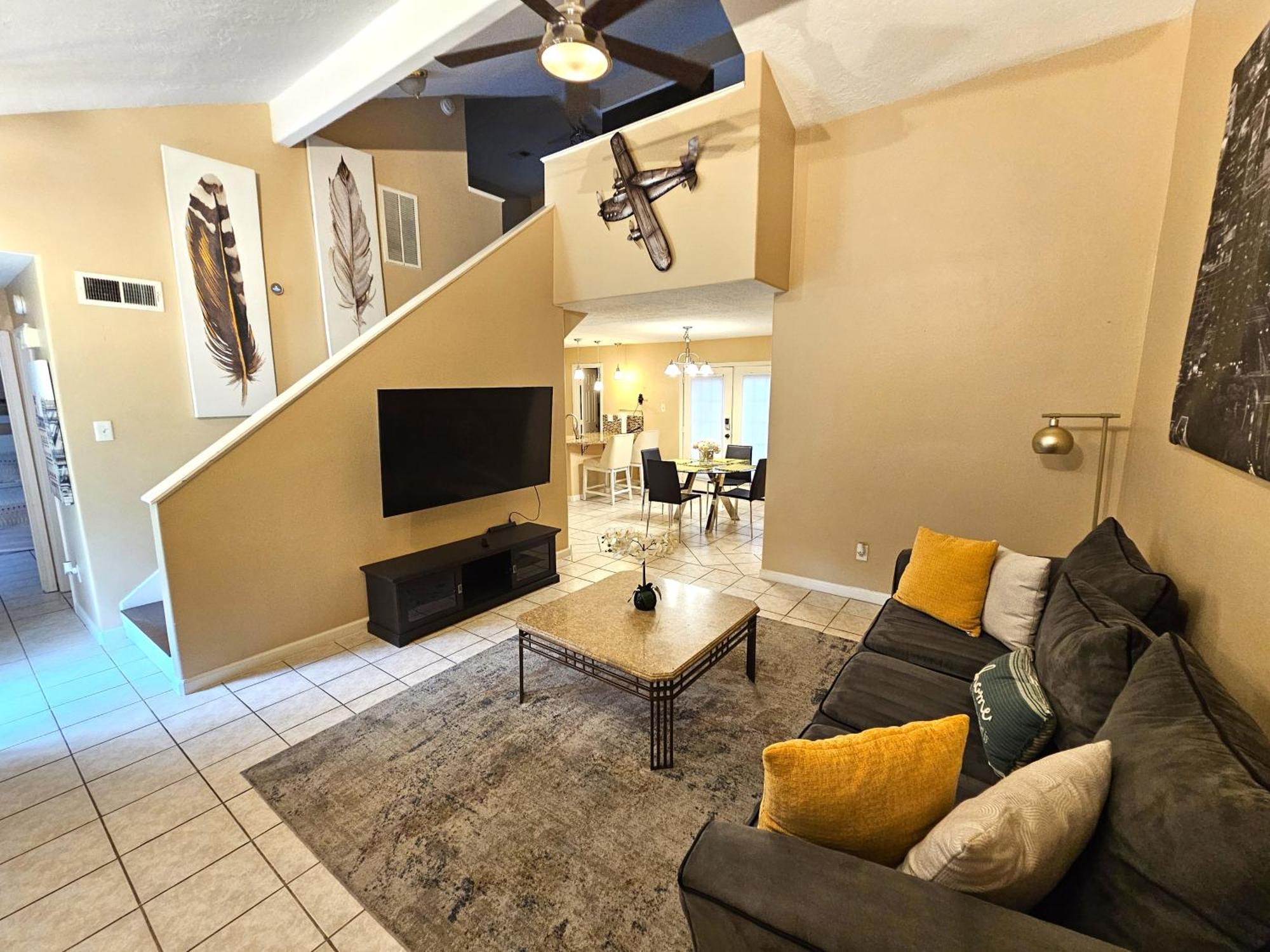 Centrally Located Houston Retreat! Sleeps 8, 10 Min To Downtown, Free Parking エクステリア 写真