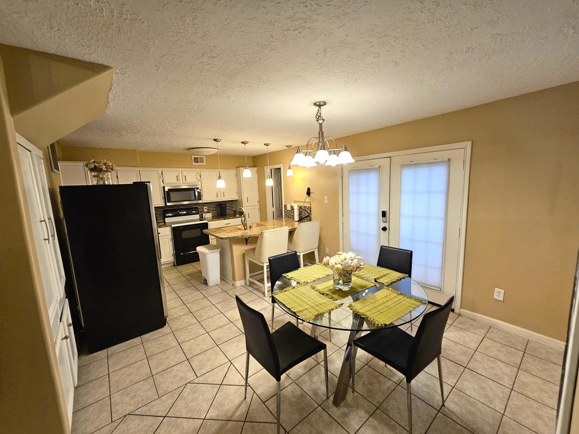 Centrally Located Houston Retreat! Sleeps 8, 10 Min To Downtown, Free Parking エクステリア 写真